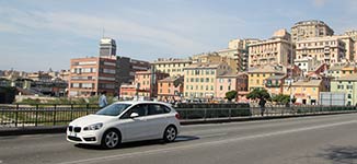 EN BMW 1-serie hyrd av Sixt biluthyrning i Italien
